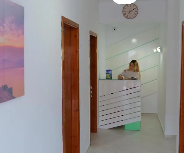 & 3* Sarandë
