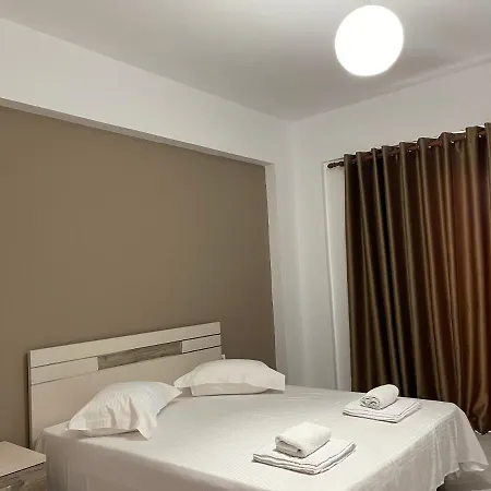 & 3* Sarandë