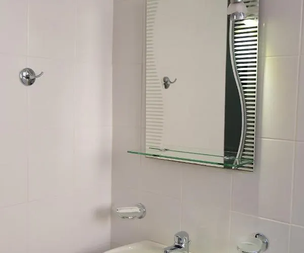 & Отель Саранда